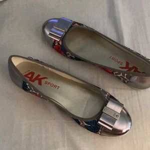 AK sport flats